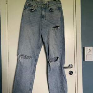 Säljer dessa jeans från Gina Tricot. Storlek 38.
