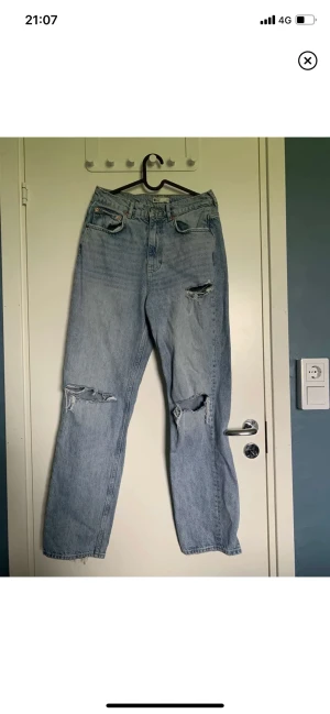 jeans  - Säljer dessa jeans från Gina Tricot. Storlek 38.