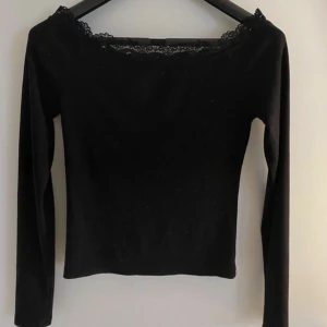 Y2K topp med spets - svart långärmad topp med spets💗