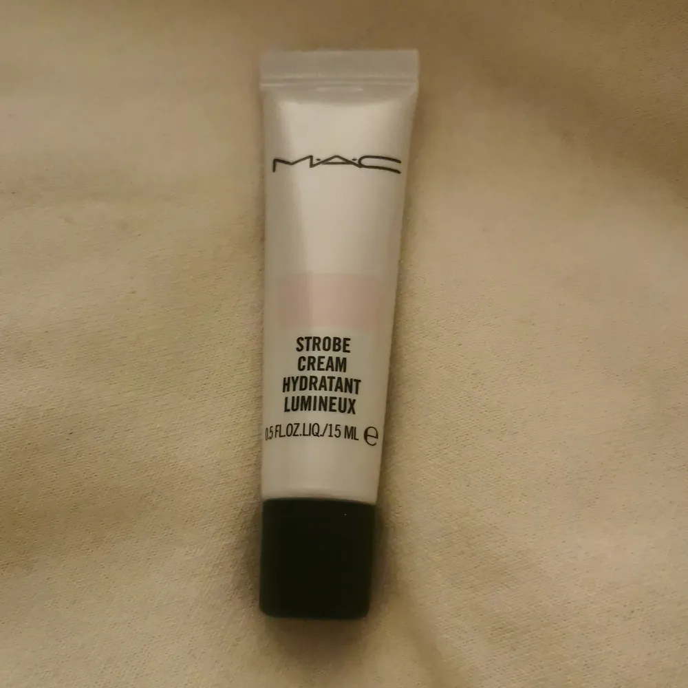 MAC  Strobe Cream Liquid Highlighter Pink lite 15 ml NY. Ha uran smink. Med smink eller blanda i din foundation. Skönhet.