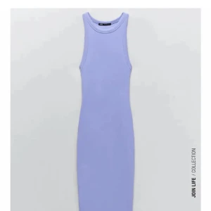 ZARA miniklänning blå  - Ljusblå klänning i bomull från ZARA. I nyskick och sitter superfint på! 