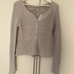 Kofta - Söttkofta med coola knappar skulle säga passar s/xs