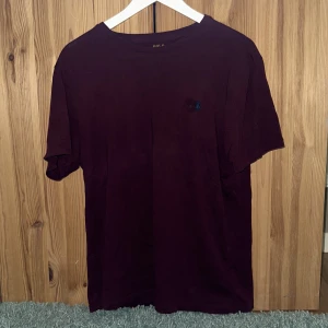 Ralph lauren tshirt  - Ralph lauren T-shirt, knappt använd. Slim fit. 