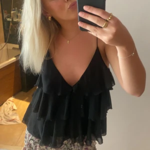 Zara topp - Super fin topp från zara, har klippt bort snörena som man ser på andra bilden❤️‍🩹