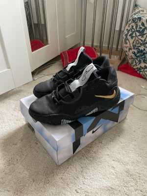 PG6 peach cream - Jag säljer dessa basket skor för dom har blivit för små för mig, dom är väldigt sköna och nice. Nypris vart 1700kr men nu går dom för runt 2600kr, PG6 black gold, så jag säljer för 600kr