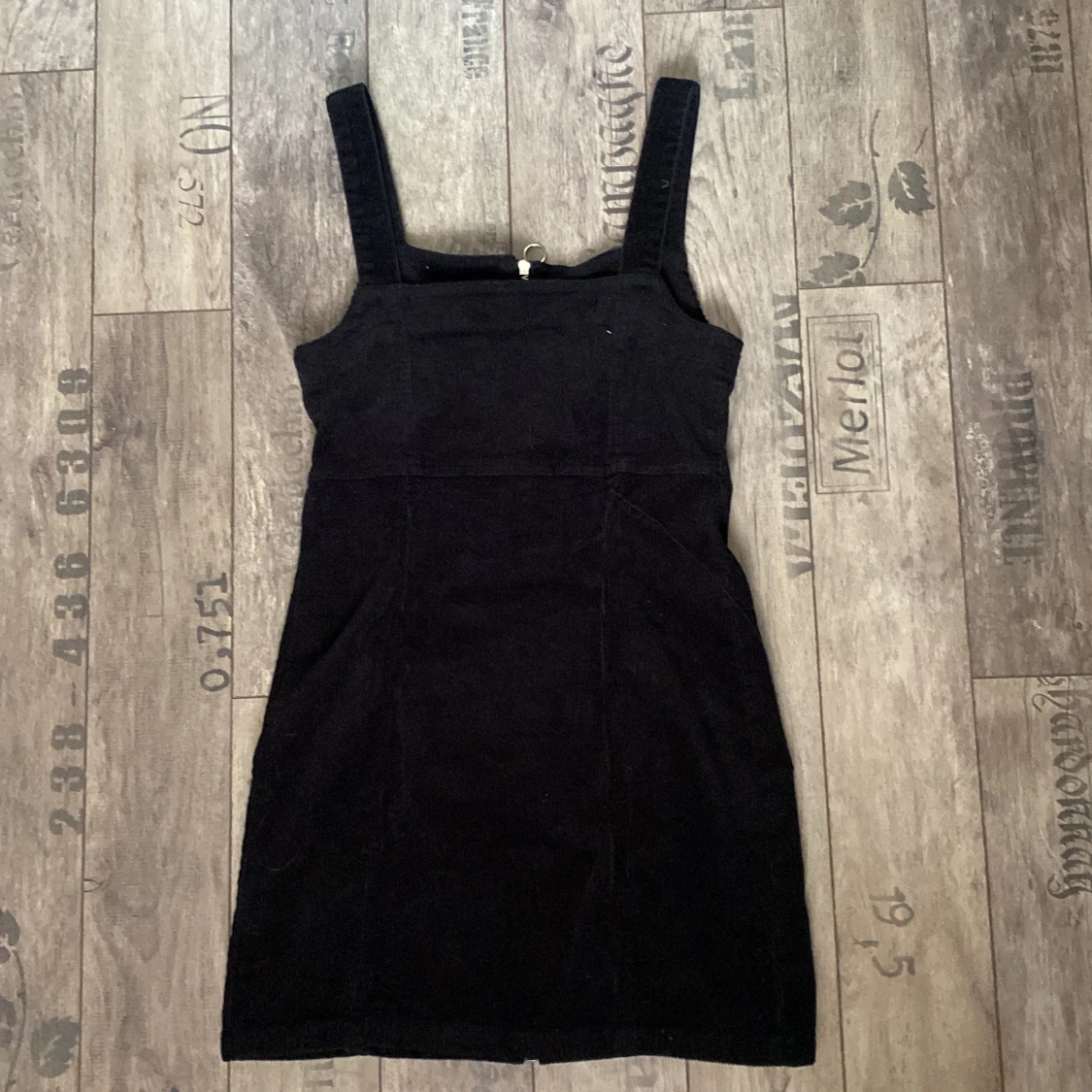 Svart klänning med dragkedja  - 90