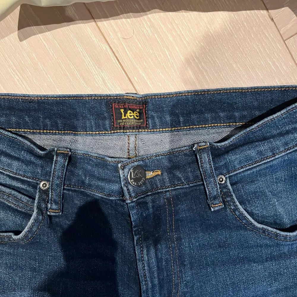 Säljer mina LEE jeans du jag vuxit ur dem. Nypris 1200. Jeans & Byxor.