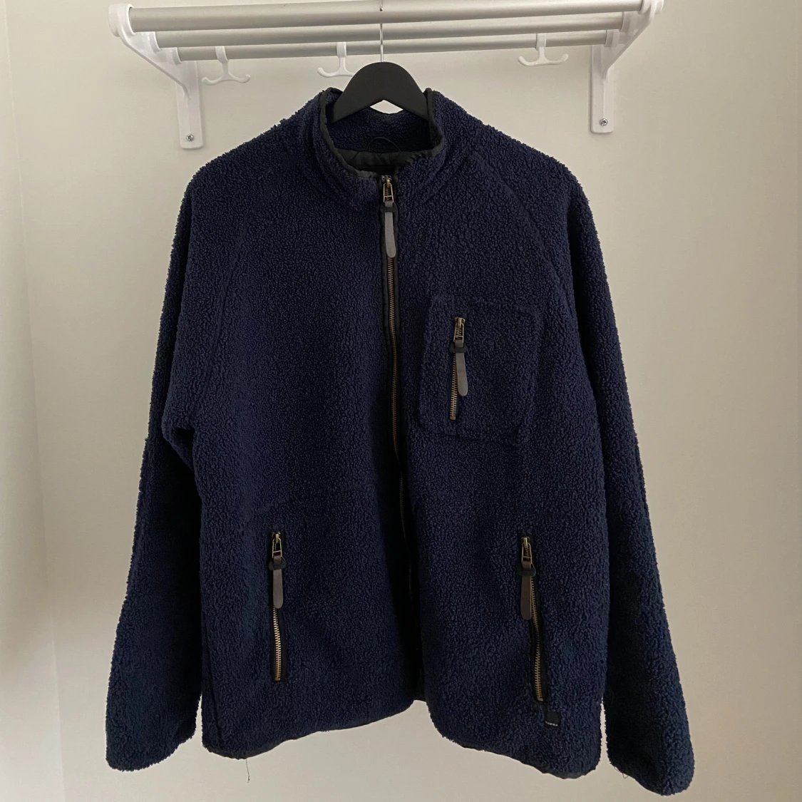Mörkblå fleecejacka