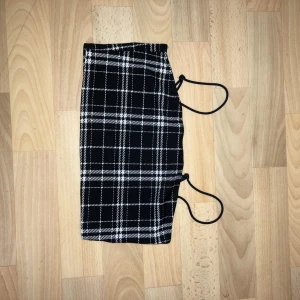 Liten top  - Lite svart top med vita ränder