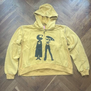 Paynestar candy hoodie  - Gul hoodie med avtagbara ärmar och luva 