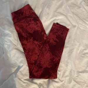 Träniningsbyxor - Ett par bra skick träningsbyxor. Det har knyte i midjan. 