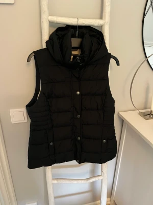 Väst - Tjock väst från Abercrombie & Fitch använd fåtal gånger, köpt i USA 🇺🇸