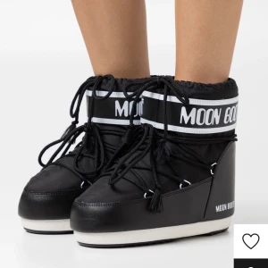 MOONBOOTS - nyskick, skriv för bilder. pris oklart, kan bli budgivning om flera visar intresse💞