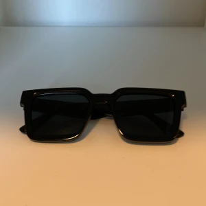 Svarta solglasögon  - Svarta solglasögon 