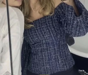 topp - !lånade bilder!  säljer min super fina topp ifrån zara som är helt slutsåld. den passar perfekt nu till hösten då den är väldigt varm. I storlek xs men passar även xxs, säljer då den är aningen för liten för mig som är en S!💞