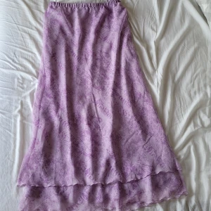 Långkjol - Beställde från vinted men den passar inte mig tyvärr (strlk M-L) så jag gissar den passar någon med storlek xs-s 