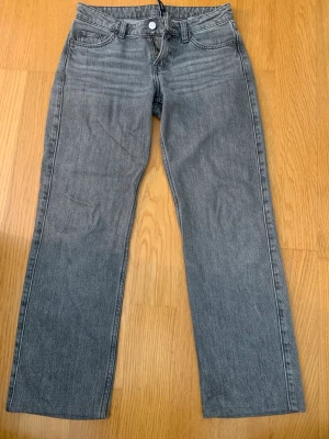 Weekday jeans  - Snygga lågmidjade grå jeans. Är som nya bara ett litet hål på bakfickan💗