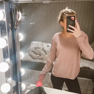 Rosa topp - Säljer denna rosa topp som inte är använd,st38 från Nelly 