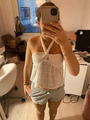 Haltertopp från zara - Skit snygg haltertopp till sommaren från zara!!