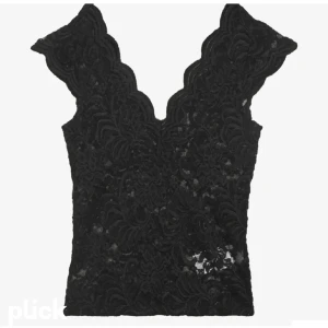 Topp - Säljer denna topp, nästan edentisk (fast i vit) 🤍 swipe för bilder! 