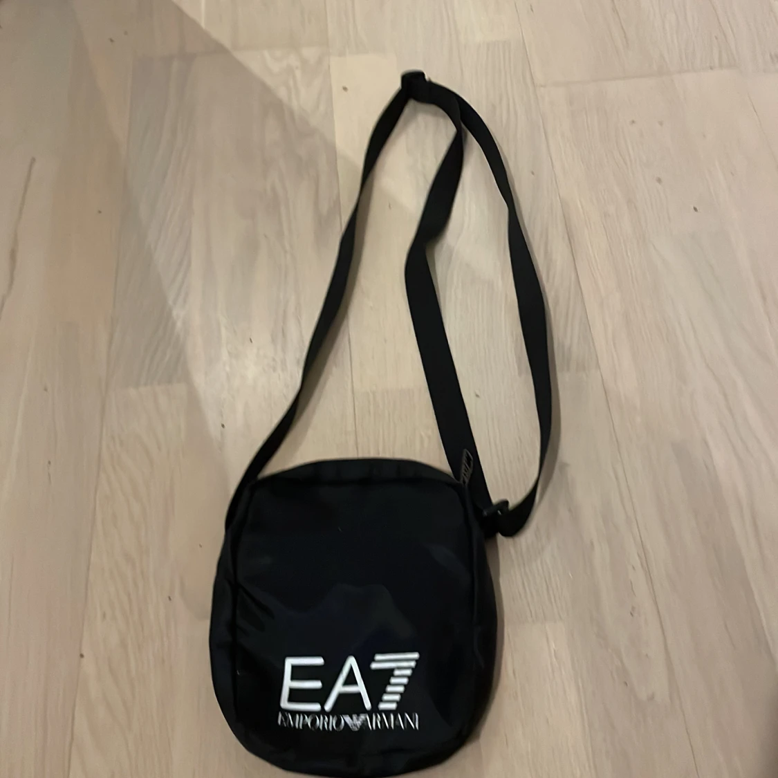 Ea7 väska