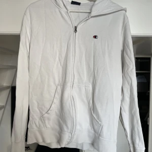 Champion hoddie - Vit champion zip-hoddie. Storlek M, i bra skick. 