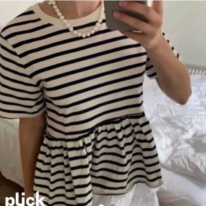 Randig tröja - Randig tröja från zara, aldrig använd💓Lånade bilder skriv för egna