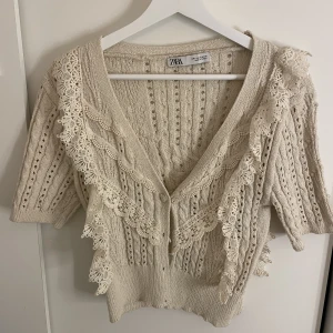 Zara kofta - Jätte fin zara kofta som inte kommer till använding🌟🍸kan tänka mig att sälja för 200