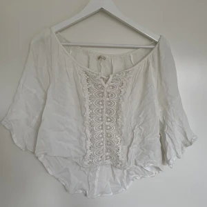 Hollister topp - En fin topp från Hollister. Använd ett fåtal gånger. Storlek S