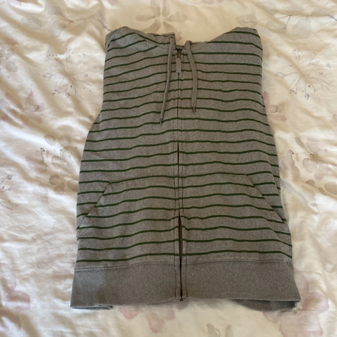 En randning tjocktröja med dragkedja  - 90