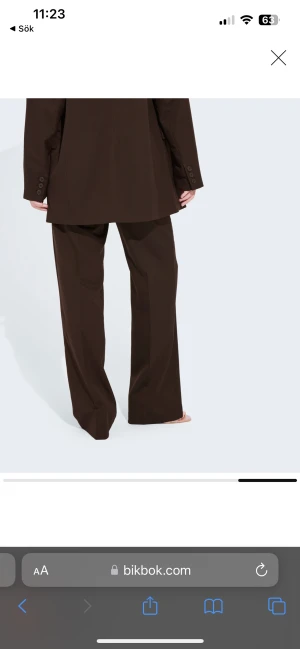 Kostymbyxor  - Jackie kostymbyxa , endast provade saknar knapp finns extra knapp att sy fast. Helt nya 