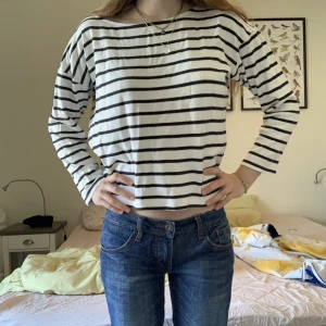 Randig tröja  - superbekväm och snygg svart&vit randig tröja i bomullstyg💞