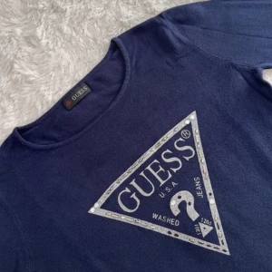 Guess tröja  - En långärmad tröja från guess i storlek xs/34 