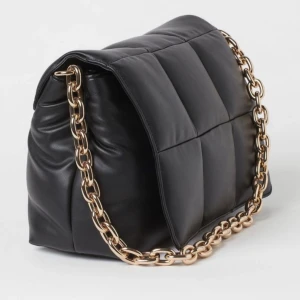 Axelremsväska H&M - Helt ny, lapp kvar. Nypris 349kr