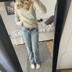 Weekday jeans - Lågmidjade weekdayjeans som är för små, nypris är 590kr kom privat för fler frågor o bilder💗
