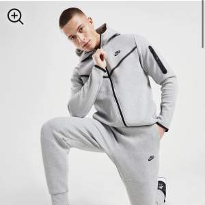 Grå Nike tech tröja storlek Xs säljes för 400kr plus frakt 🚚 