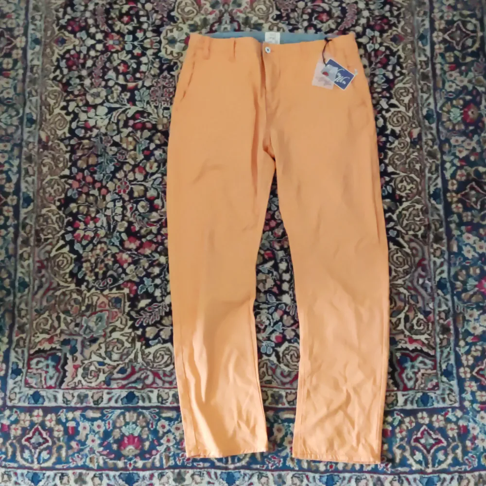 Size XL lite skinny aldrig använda WW P Ozzy Orange färg. Jeans & Byxor.