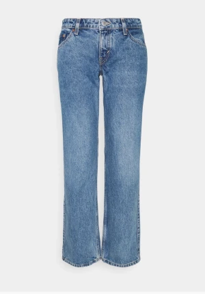 Arrow low straight jeans  - Ljus blå lågmidjade jeans från weekday. De är i mycket gott skick och är köpta från Zalando för 659 kr. Kan gå ner i pris vid snabb affär.  Skicka privat för frågor och fler bilder💕.