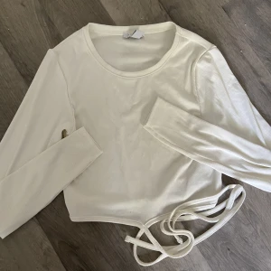 Tröja - Jättefin tröja med snöre som man knyter runt magen🩷