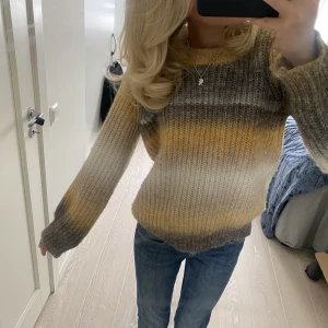 Stickad tröja  - Sjukt snygg stickad tröja från Stories💕 