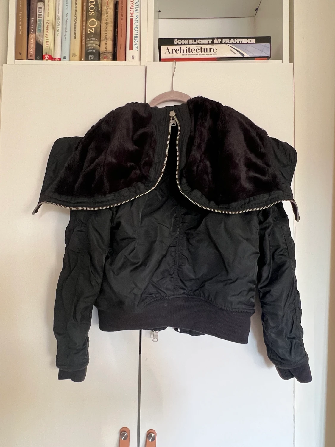 Svart Bomberjacka från Allsaints - 90