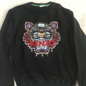 Kenzo tröja - Säljer min storebrorsas gamla kenzo tröja som inte finns längre, då den ej kommer till användning. Pris kan diskuteras!