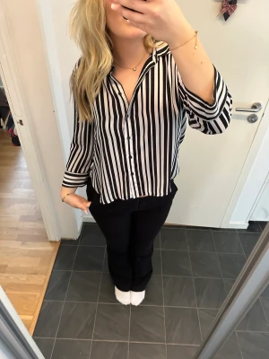 randig skjorta - så fin randig skjorta i lite kontorsstil💓