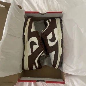 Nike dunk Low Cacao - Nyköpta Nike dunk Low Cacao. Riktiga (kvitto finns). Storlek 40 