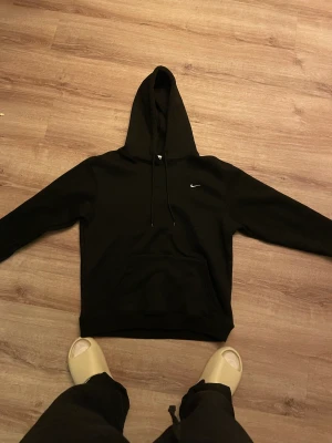 Nike hoodie - ”Vintage” Nike hoodie i 10/10 skick, kom dm vid fler frågor💚