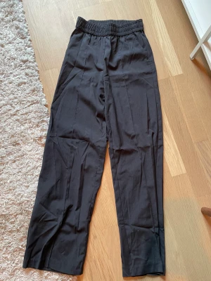 Byxor från h&m - Använda två gånger. 
