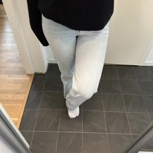 straight jeans - så fina ljusblå jeans från gina💞 