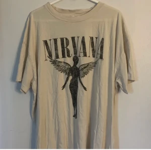 Nirvana tshirt + bälte - .