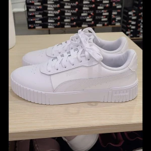 Puma sneakers  - Säljer mina superfina Puma sneakers då dem ej används och bara samlar damm och tar upp plats.  Skorna är aldrig använda och i nyskick!  För fler frågor eller bilder, skicka pm.  Kan fraktas på köparens bekostnad!