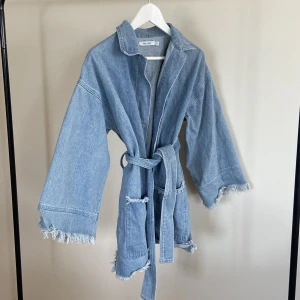 Jacka  - Jacka/kimono i jeans material. 